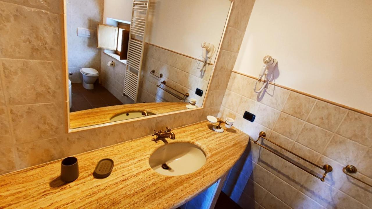 A 2 Passi Dal Lago Grotte di Castro Eksteriør billede